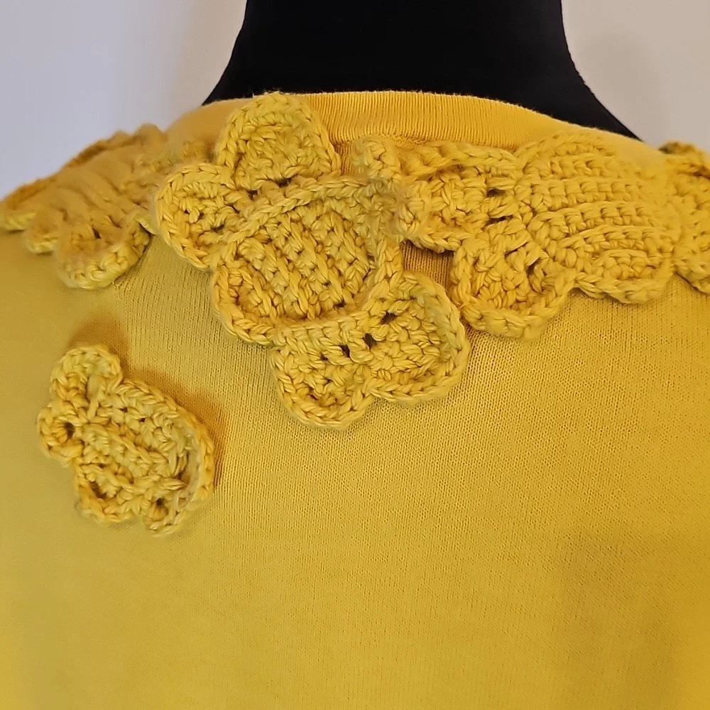 Anthropologie Moth Abuzz Bee Cardigan Sweater, Crochet Bumblebees, Yellow, Large - Picture 7 of 8